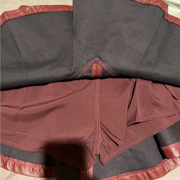 PU High-Waisted Flared Mini Skir (burgondy) - Picture 5 of 6